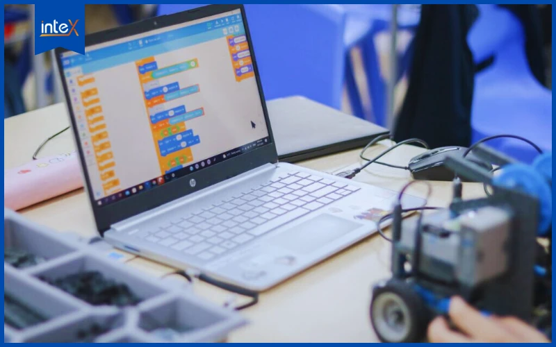 Học sinh thực hành lập trình Scratch qua trò chơi trực quan