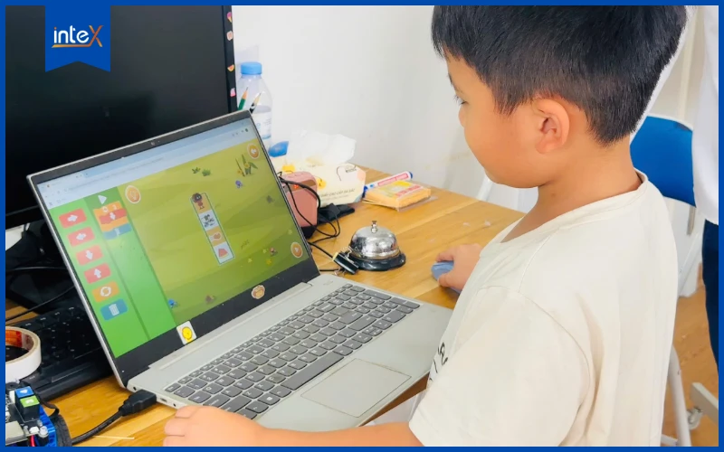 khóa học lập trình tại Intex, rèn luyện tư duy logic, sáng tạo và kỹ năng công nghệ qua STEM Robotics.