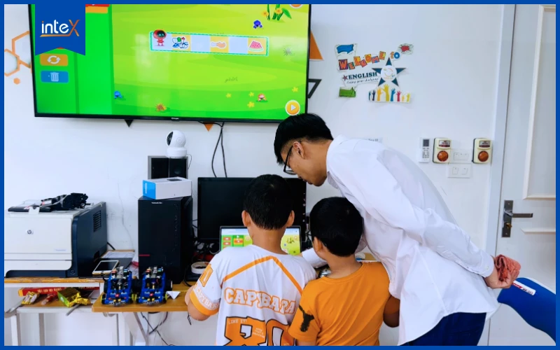 Tăng cường trải nghiệm thực hành và học qua dự án trong dạy học STEM tiểu học giúp học sinh hứng thú và tự tin hơn.