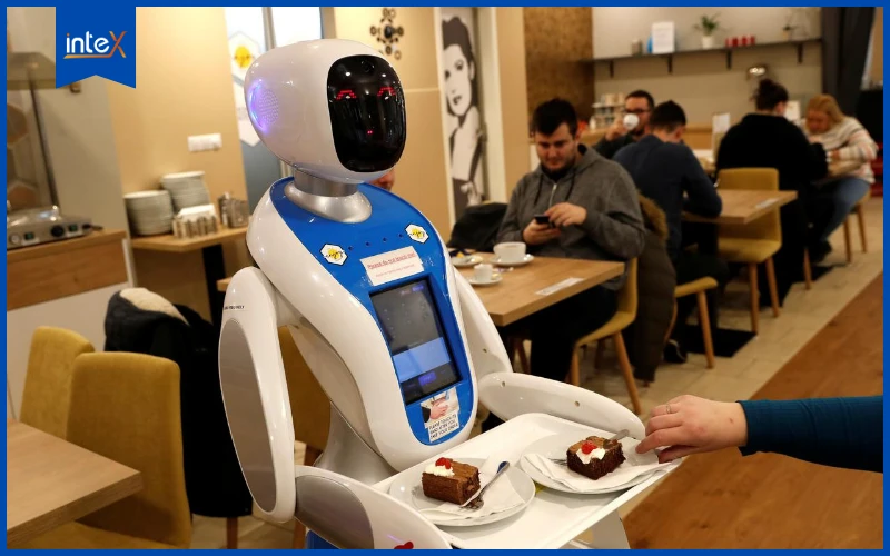 Robot phục vụ trong nhà hàng quốc tế