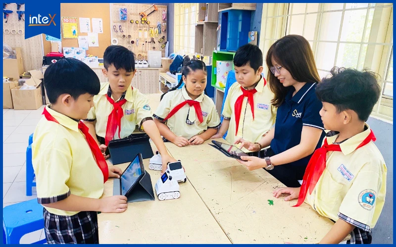 Việc trang bị cơ sở vật chất là rất cần thiết khi triển khai giảng dạy STEM