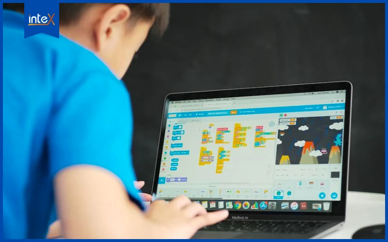 Trẻ em tiểu học lập trình Scratch
