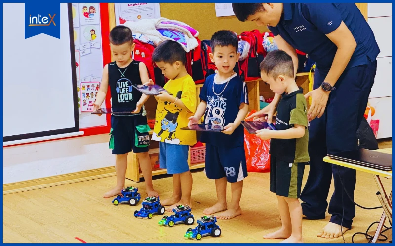 Mô hình robot STEM giáo dục hỗ trợ trẻ em học lập trình và công nghệ