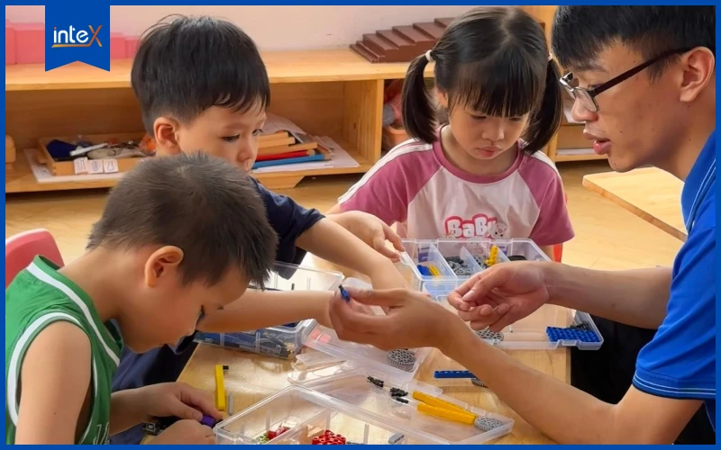 Mô hình STEM Robotics cho trẻ em giúp phát triển tư duy sáng tạo và kỹ năng lập trình robot