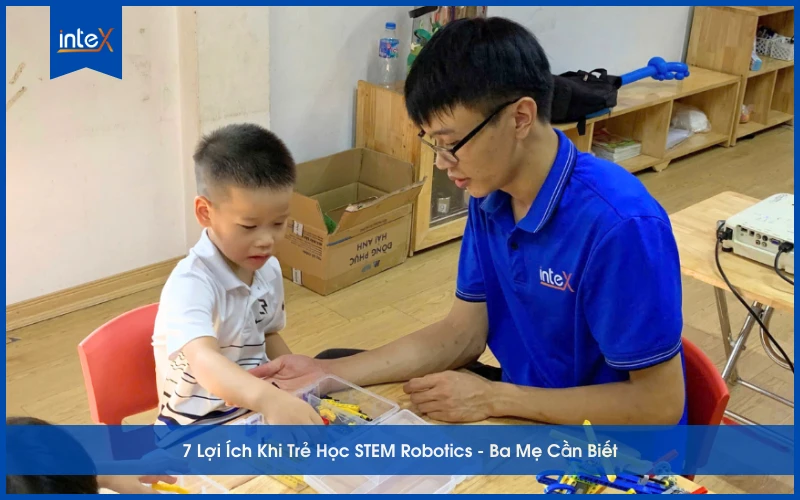 7 lợi ích khi trẻ học STEM Robotics mà bố mẹ cần biết, giúp phát triển tư duy logic, sáng tạo, kỹ năng công nghệ và teamwork cho trẻ em