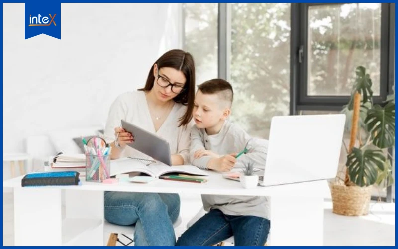 Phụ huynh đồng hành cùng con học Python online tại nhà, tạo môi trường học tập hiệu quả