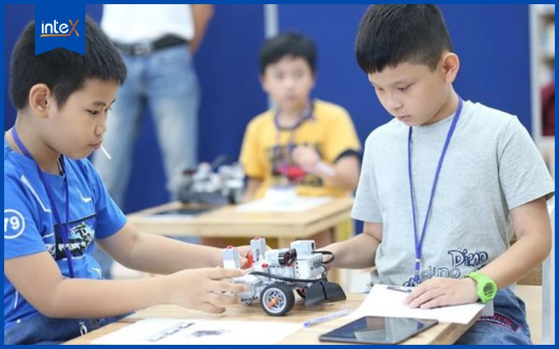 Ba mẹ và nhà trường đồng hành cùng trẻ học STEM Robotics, phát triển kỹ năng công nghệ và tư duy sáng tạo