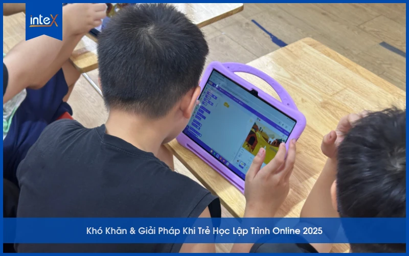 Trẻ em tham gia khóa học lập trình online