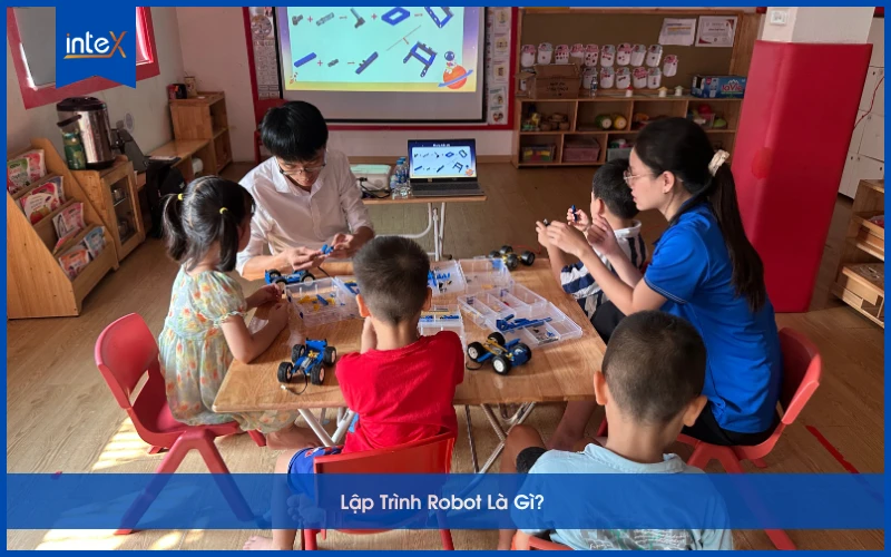 Lập Trình Robot Là Gì_ Vì Sao Lập Trình Robot Được Nhiều Trường Đưa Vào Giảng Dạy Sớm