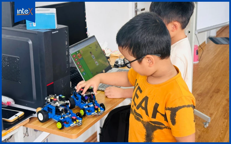 Lợi ích học STEM Robotics – 4 lợi ích “vàng” cho trẻ