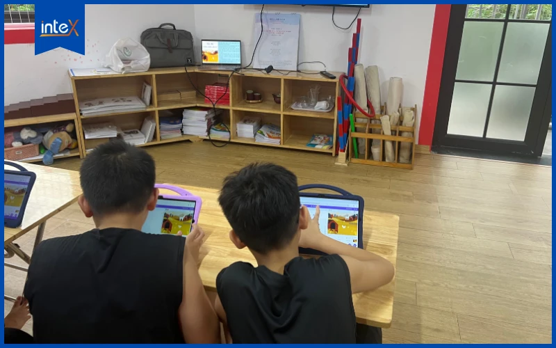 Các bé lập trình trên nền tảng online