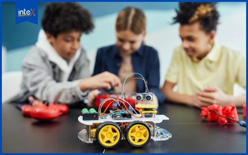 Lớp học kết hợp robot và công nghệ trong lớp mầm non