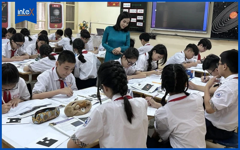 Lớp học với phương pháp làm việc nhóm tại THCS