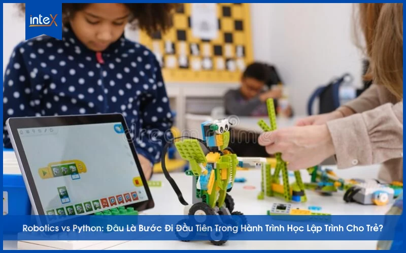 Trẻ em trải nghiệm học lập trình Robotics và Python qua lắp ráp robot tại lớp học STEM