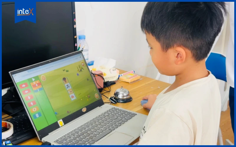 Học lập trình online giúp trẻ phát triển tư duy