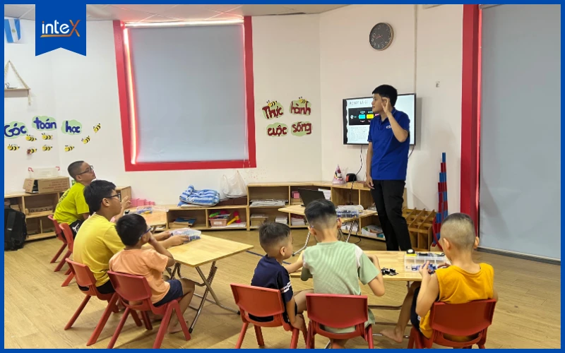 Top trung tâm dạy lập trình STEM Robot cho trẻ em uy tín tại Việt Nam giúp trẻ phát triển tư duy logic và sáng tạo