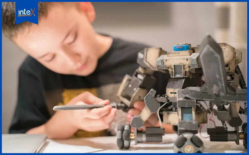 Trẻ em học STEM Robotics, làm quen với AI và công nghệ 4.0 thông qua lắp ráp và lập trình robot