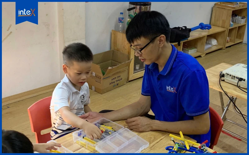 Các yếu tố nhà trường cần chuẩn bị khi triển khai lớp học lập trình robot