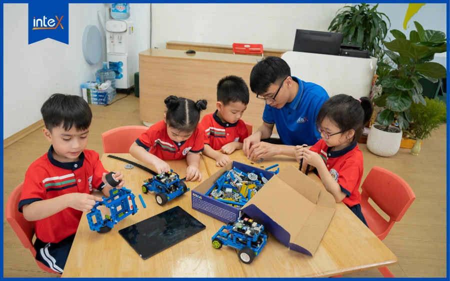 Lớp học robotics cho trẻ mầm non tại inteX