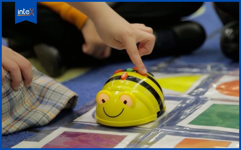 Robot Bee-bot trong lớp học STEM tại trường mầm non