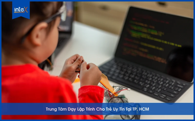 Trẻ em học lập trình Scratch tại Trung Tâm Dạy Lập Trình Cho Trẻ Uy Tín Tại TP.HCM