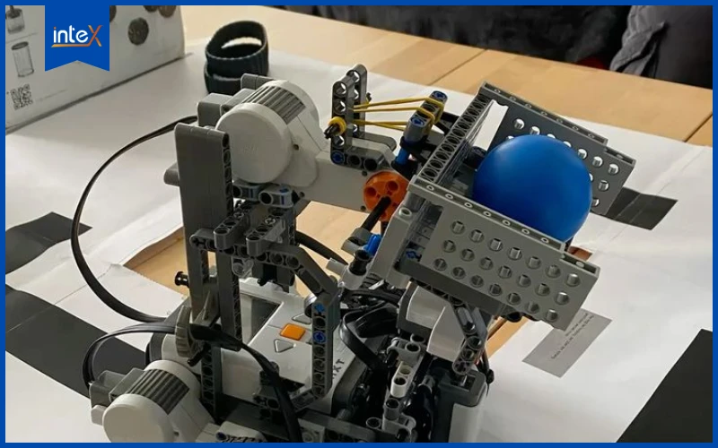 Mô hình robot học đường sử dụng Arduino trong dự án STEM Robotics của học sinh