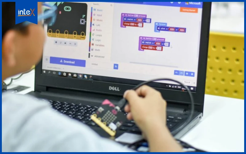 Trẻ học lập trình với công cụ trực quan