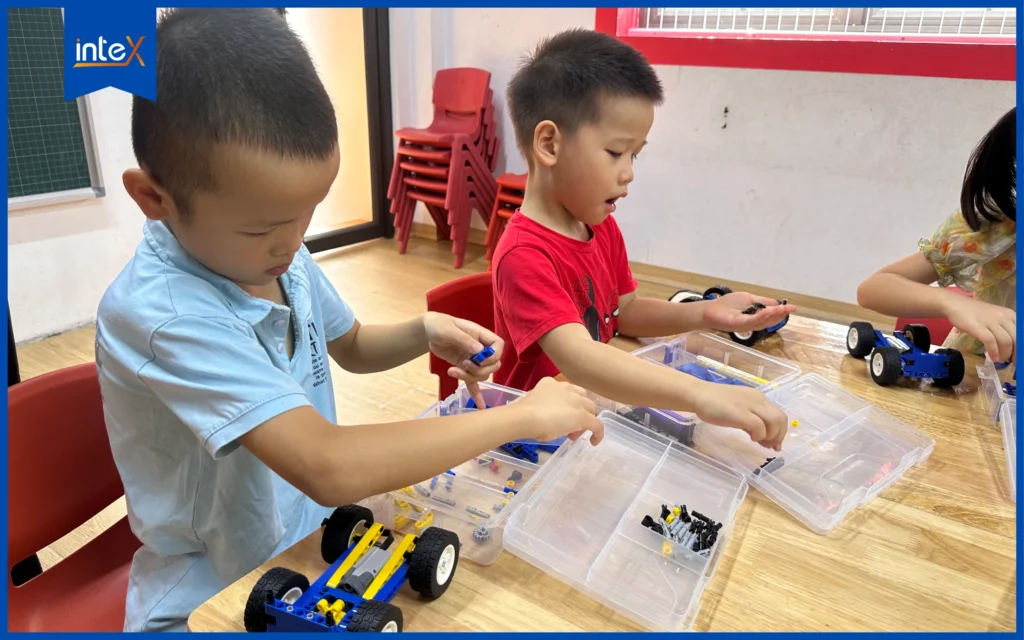 Lắp ráp robot giúp nâng cao tư duy của trẻ