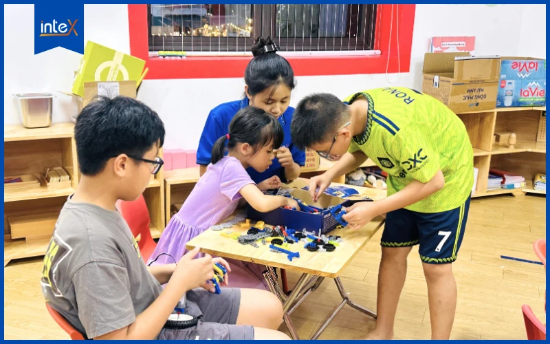 Bé Làm Quen STEM & Robotics