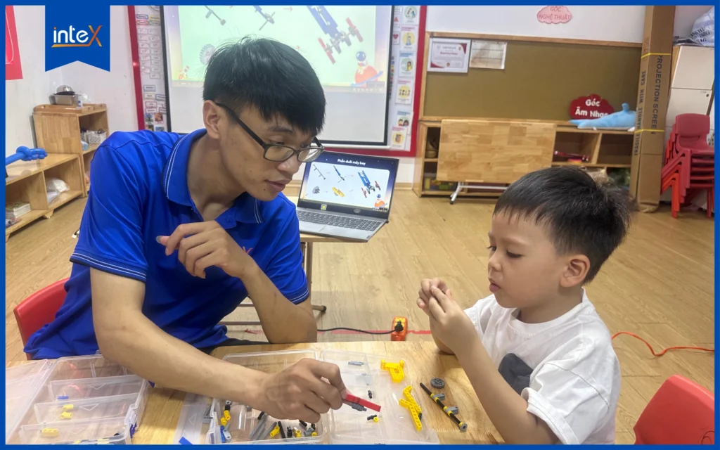 Một bộ robot lý tưởng đáp ứng yêu cầu của cả chính khóa và CLB