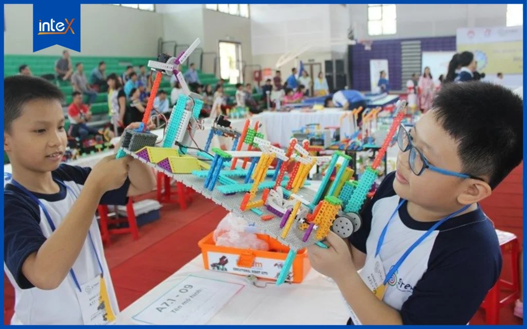 Tham gia các đấu trường Robotics là một khóa học tổng hợp về kỹ năng sống và tư duy khoa học