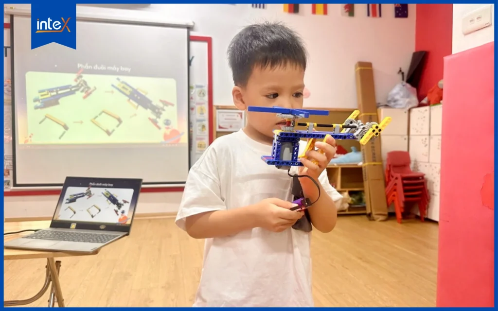 Việc lựa chọn Kit Robotics nên dựa trên độ tuổi, cấp độ học tập, và mục tiêu cụ thể của người học