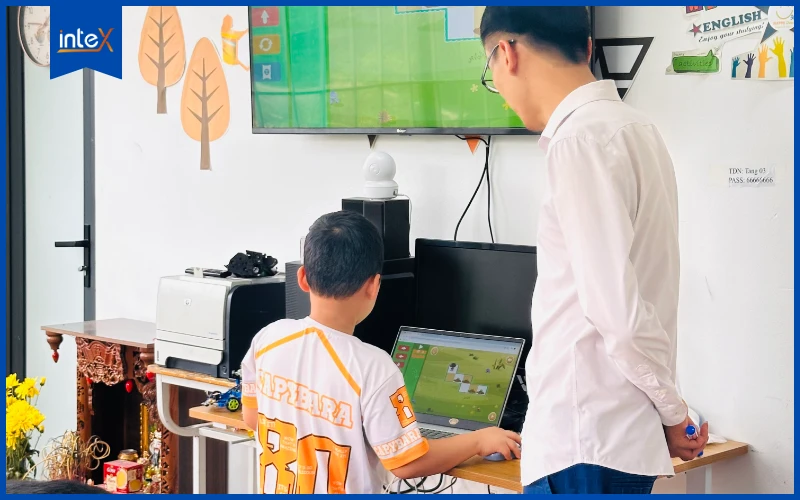 Nên chọn lập trình hay robotics cho trẻ theo độ tuổi và tính cách