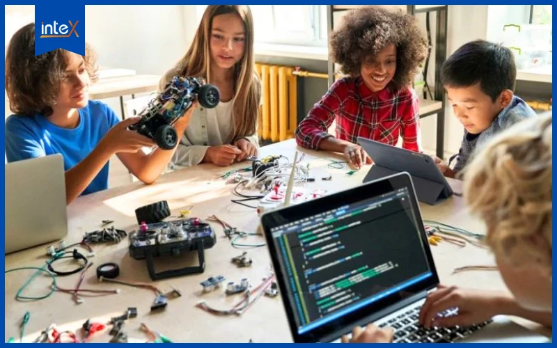 Kết hợp học tập với thực hành robot lập trình