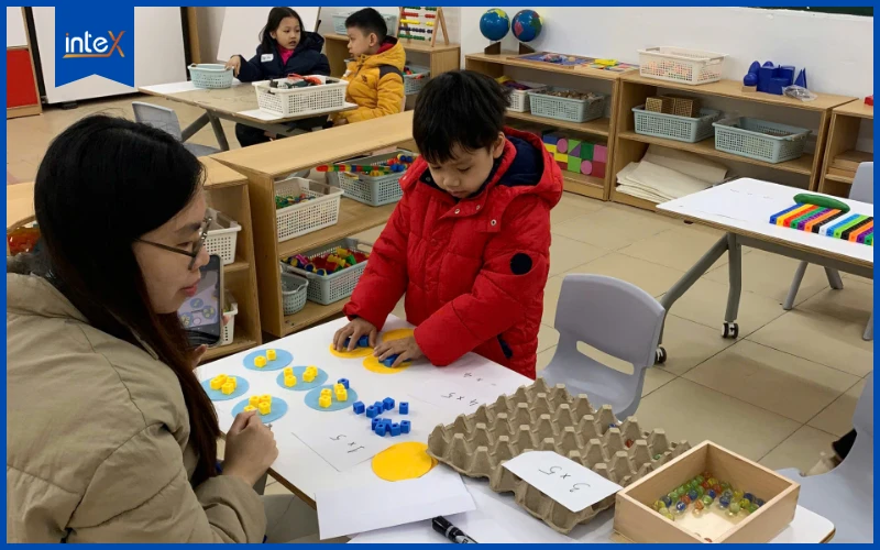 Bé thử thách với trạm toán tư duy