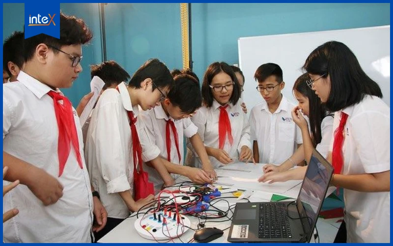 Kỹ năng an toàn và làm việc nhóm