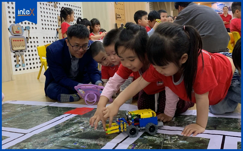 Khu vực thi đấu điều khiển robot