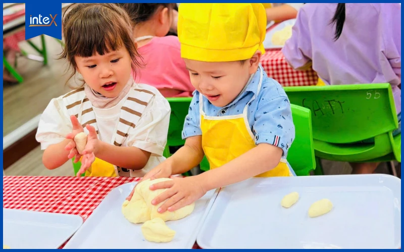 Thử thách làm đầu bếp cùng các bạn nhỏ trường MN Fairy