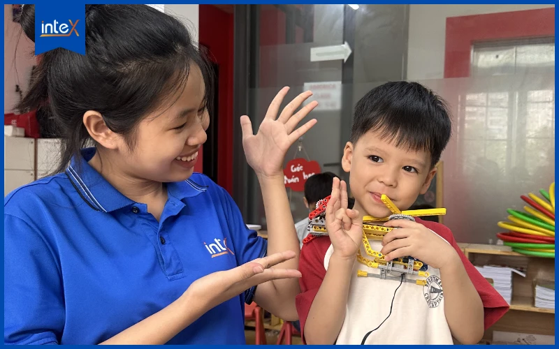 Ba mẹ có thể lựa chọn inteX là trung tâm học Robotics cho trẻ