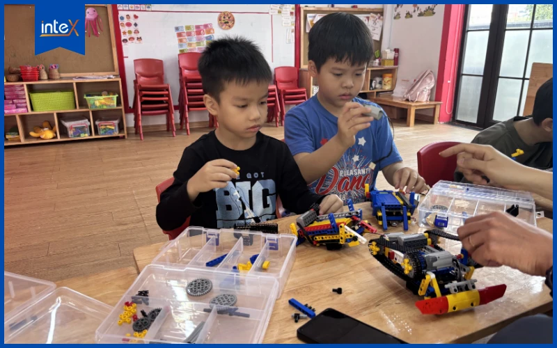 hám Phá Một Buổi Học Robotics