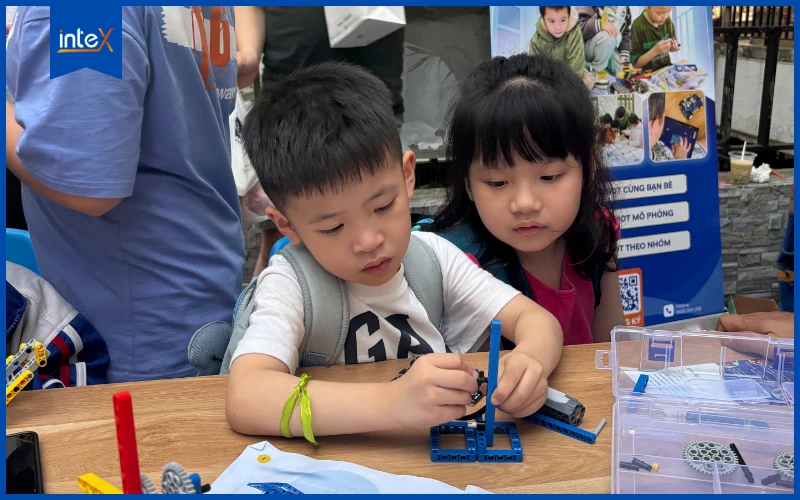 Trải Nghiệm Lớp Học Robotics