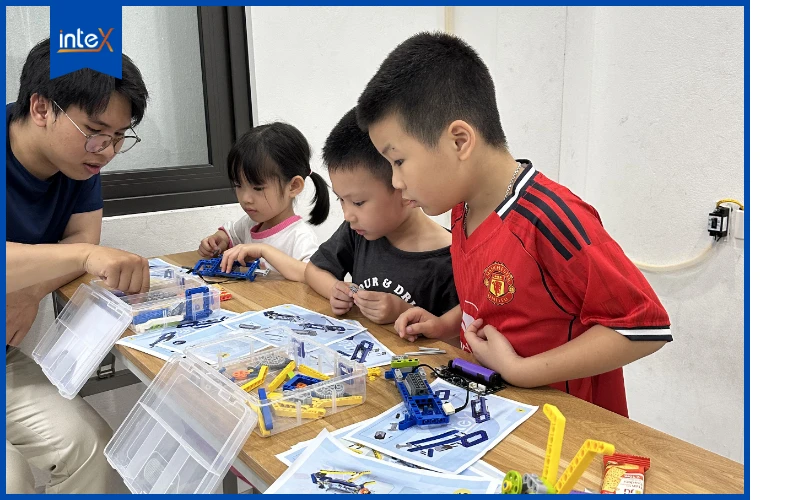 Lớp học inteX Robotics Linh Đàm