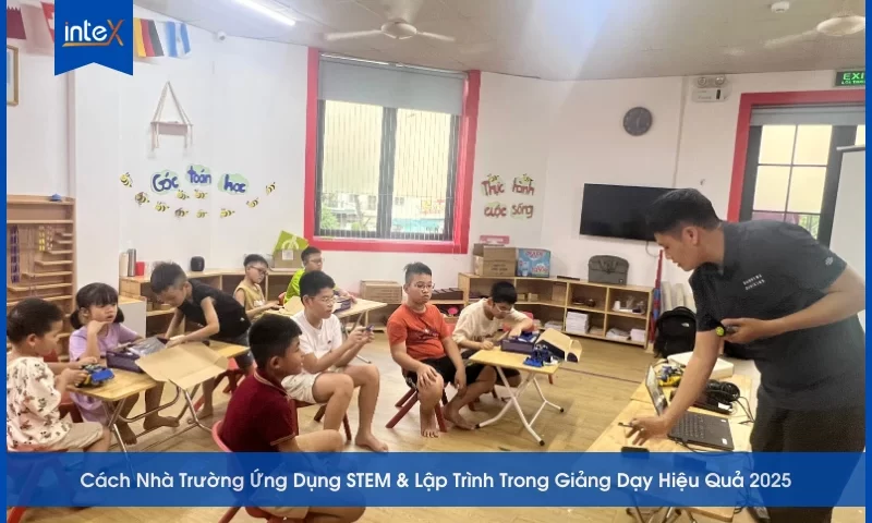 Học sinh tham gia lớp học STEM và lập trình tại trường