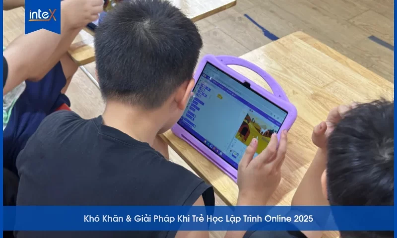 Trẻ em tham gia khóa học lập trình online