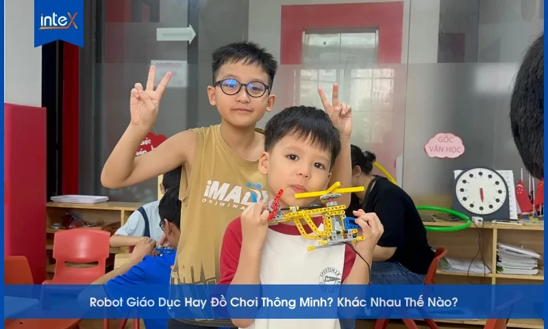 Trẻ em học và chơi cùng robot giáo dục tại lớp học STEM Intex, phát triển tư duy sáng tạo và kỹ năng công nghệ.