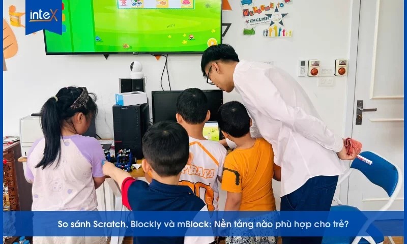 Trẻ em học lập trình robot cùng giáo viên tại trung tâm inteX